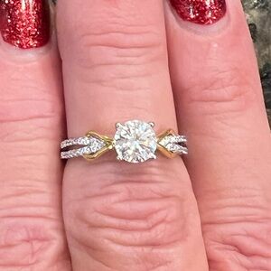 Elegant 1ctw Moissanite  Women's Ring Sz 8